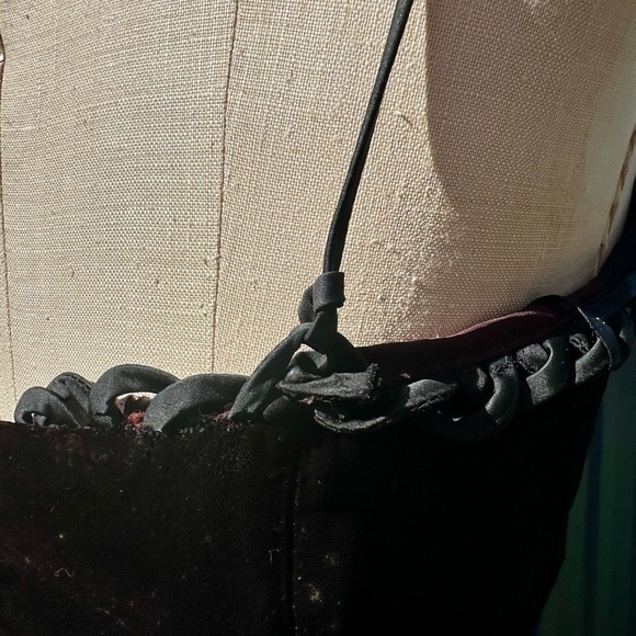 1950s Vintage Black Velvet Circle Skirt Dress - Picture 9 of 15